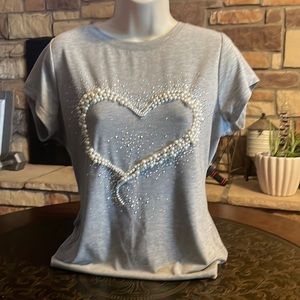Gray Tee w Pearl Heart